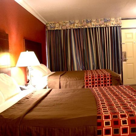סיינט קלאוד Polynesian Inn מראה חיצוני תמונה
