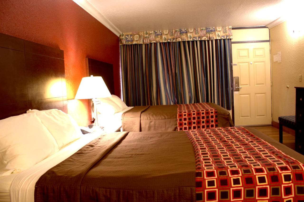 סיינט קלאוד Polynesian Inn מראה חיצוני תמונה