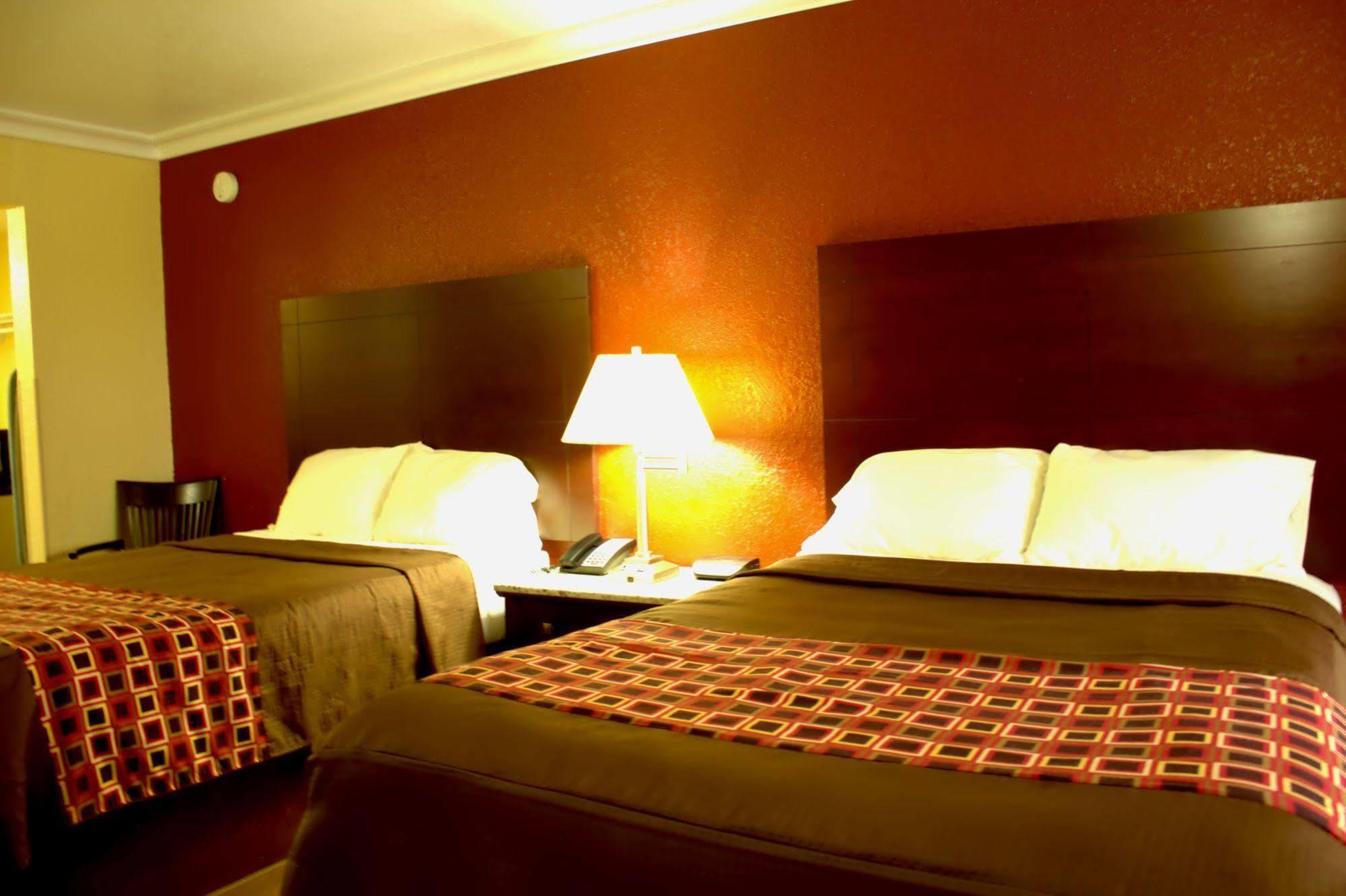 סיינט קלאוד Polynesian Inn מראה חיצוני תמונה