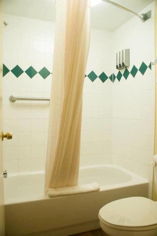 סיינט קלאוד Polynesian Inn מראה חיצוני תמונה