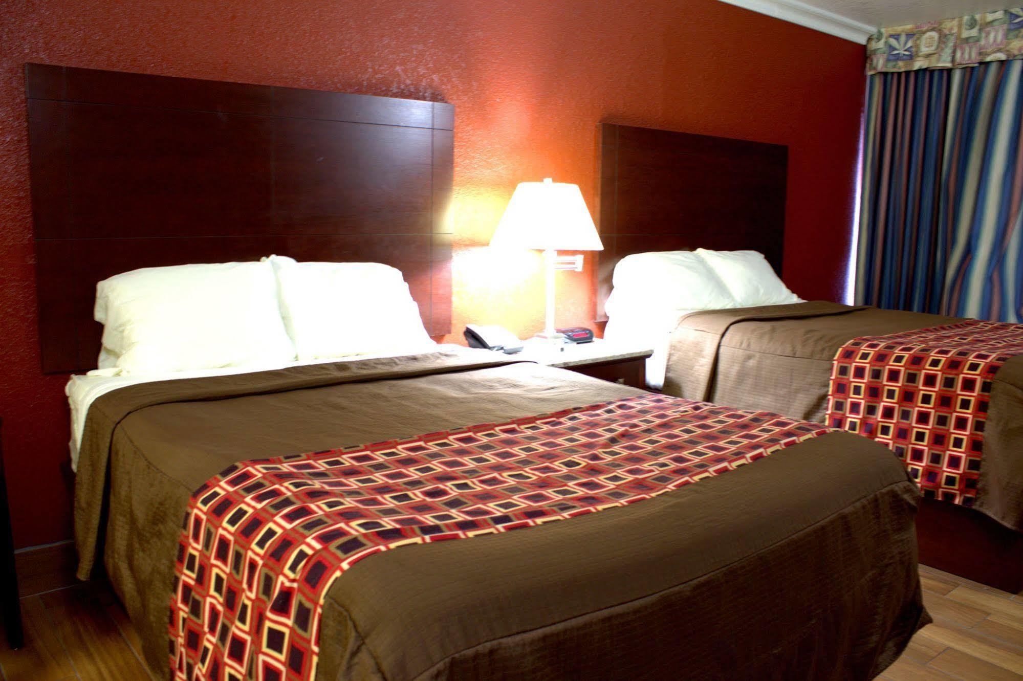 סיינט קלאוד Polynesian Inn מראה חיצוני תמונה