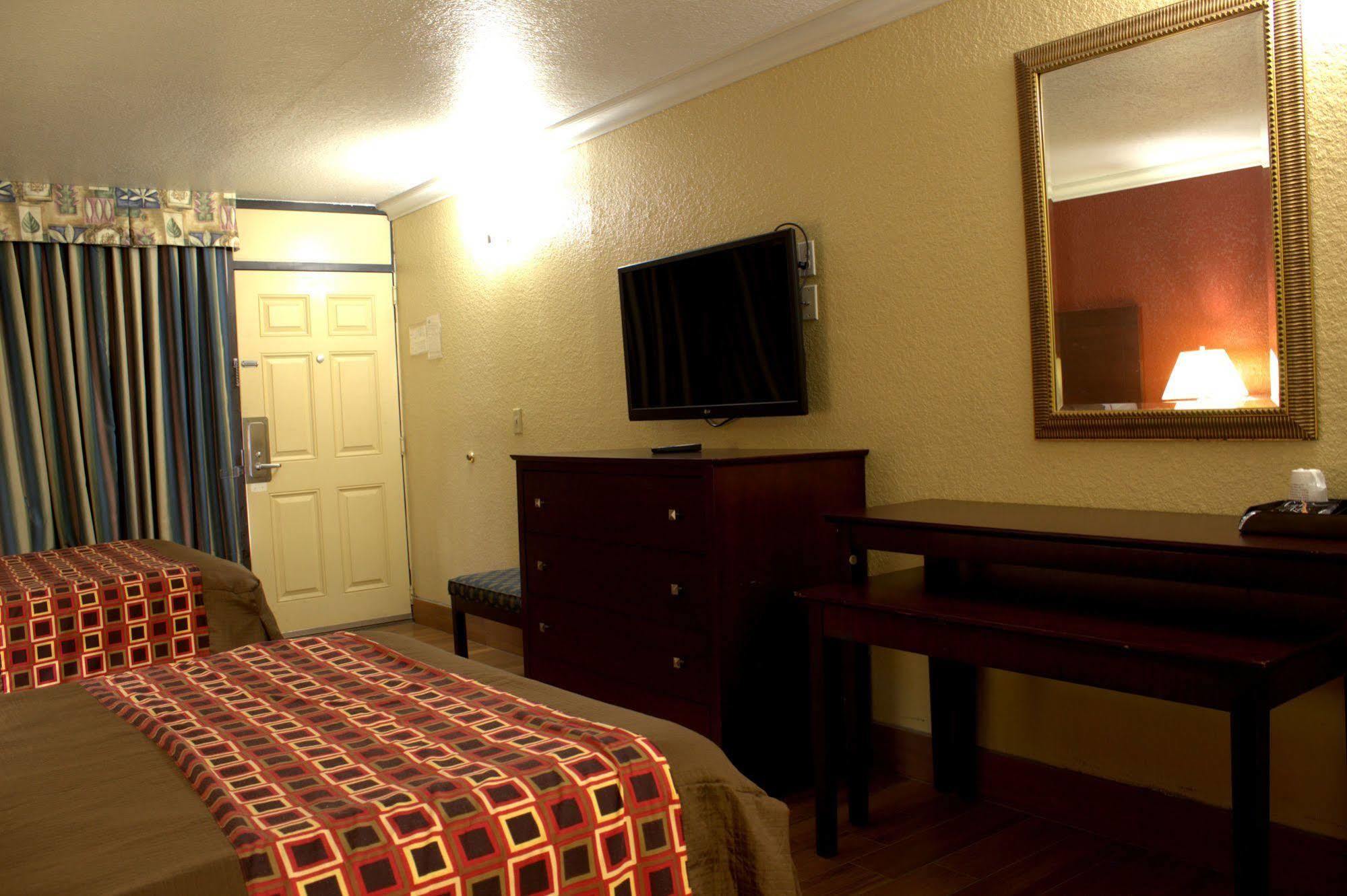 סיינט קלאוד Polynesian Inn מראה חיצוני תמונה
